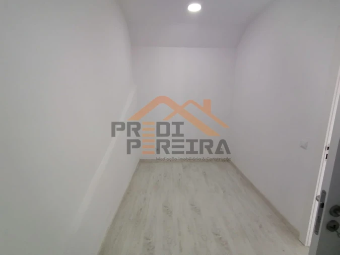 Moradia T9 para Venda em Ajuda Foto 15