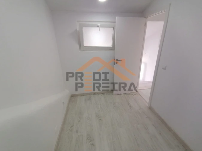 Moradia T9 para Venda em Ajuda Foto 17