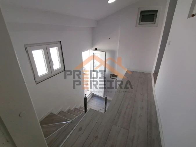 Moradia T9 para Venda em Ajuda Foto 16