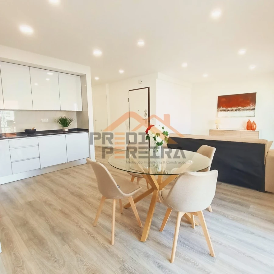 Apartamento T3 para Venda em Benfica Foto 2