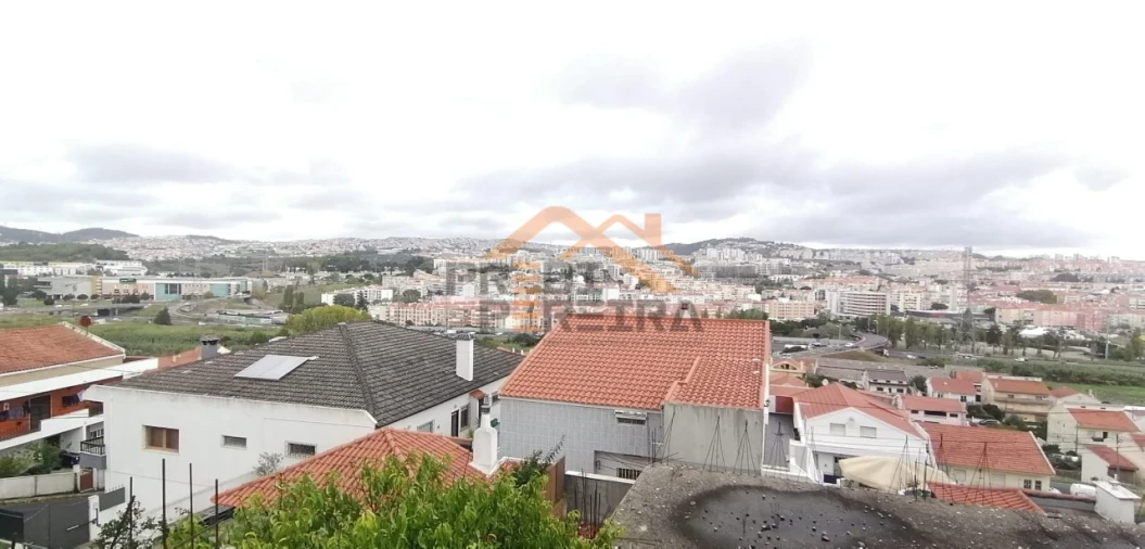 Terreno para Venda em Odivelas Foto 2