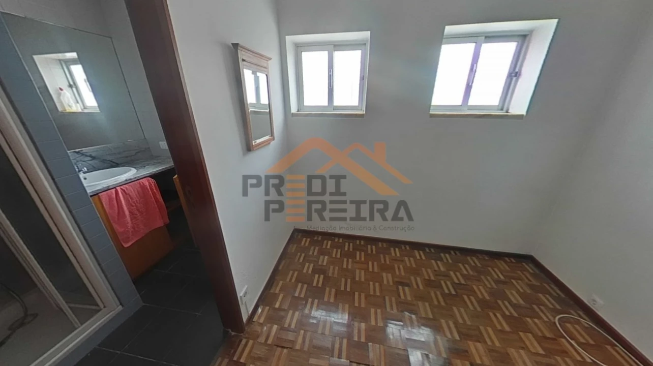 Moradia T7 para Venda em Santo Antão e São Julião do Tojal Foto 11