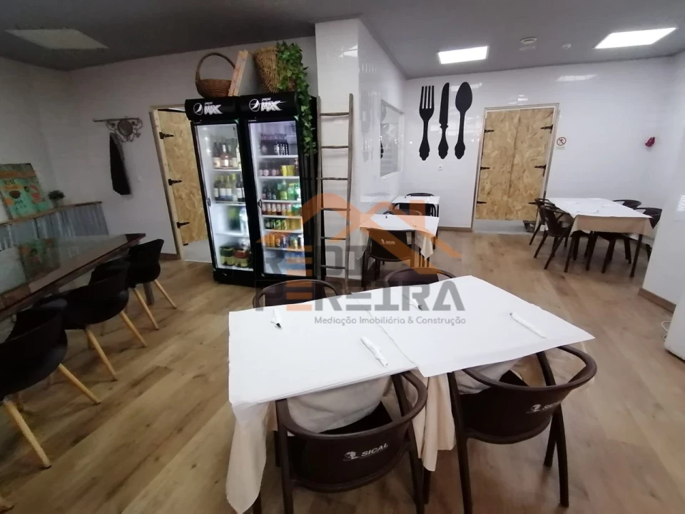 Loja para Venda em Santo António dos Cavaleiros e Frielas Foto 5