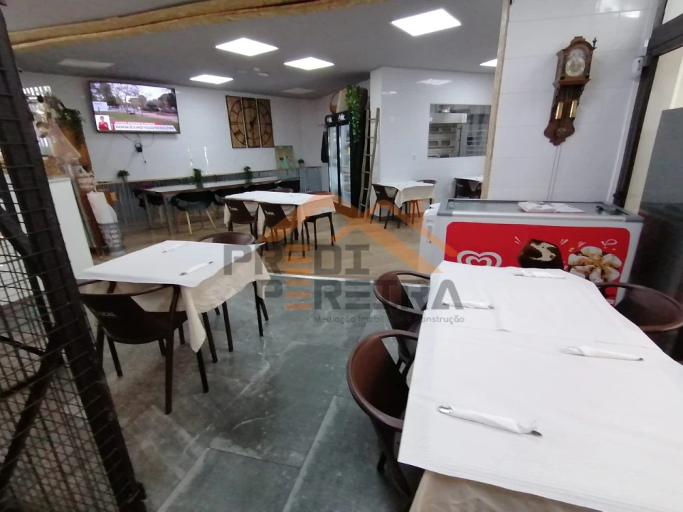 Loja para Venda em Santo António dos Cavaleiros e Frielas Foto 11
