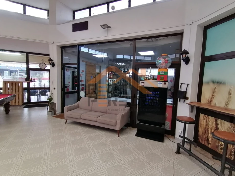 Loja para Venda em Santo António dos Cavaleiros e Frielas Foto 20