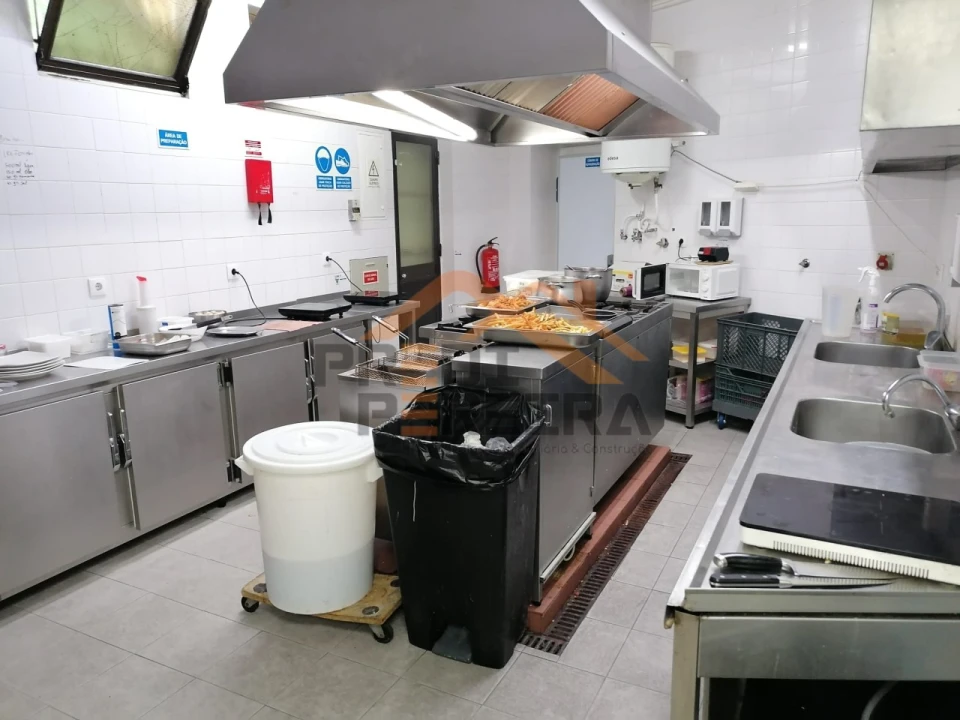 Loja para Venda em Santo António dos Cavaleiros e Frielas Foto 22