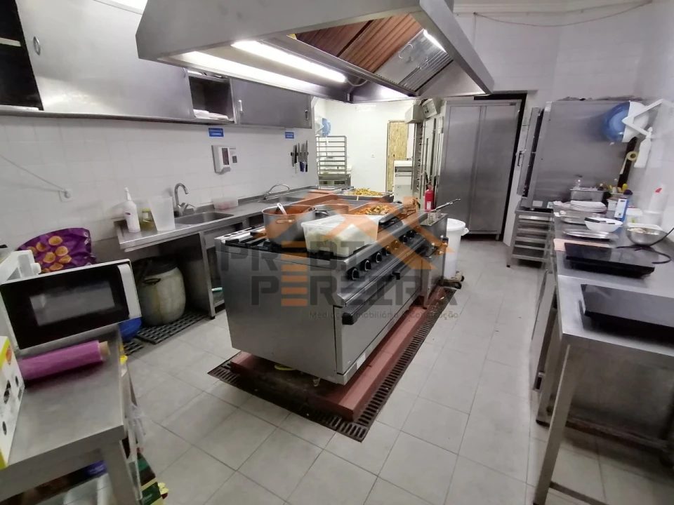 Loja para Venda em Santo António dos Cavaleiros e Frielas Foto 23