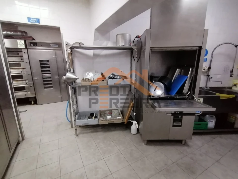 Loja para Venda em Santo António dos Cavaleiros e Frielas Foto 28