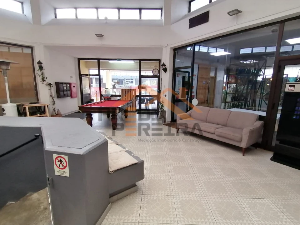 Loja para Venda em Santo António dos Cavaleiros e Frielas Foto 32