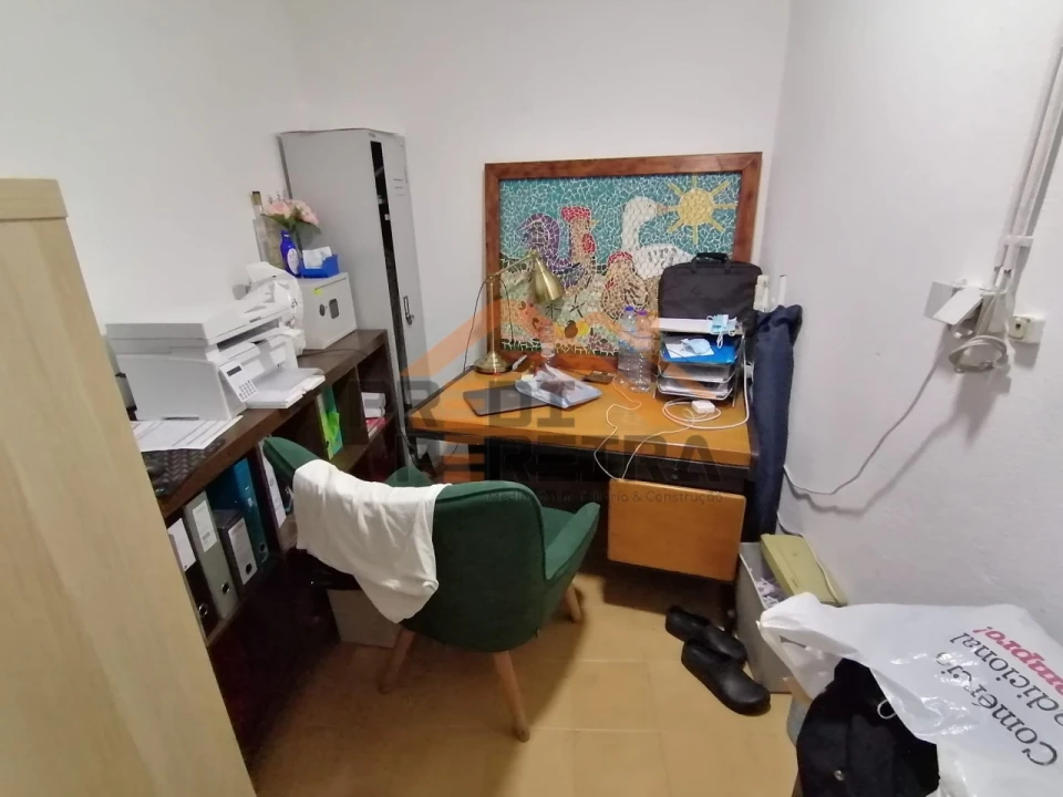 Loja para Venda em Santo António dos Cavaleiros e Frielas Foto 33