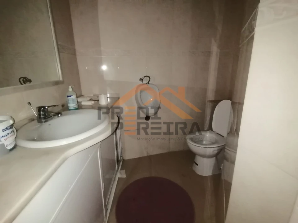 Loja para Venda em Santo António dos Cavaleiros e Frielas Foto 35