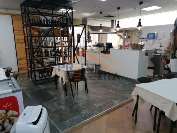 Loja para Venda em Santo António dos Cavaleiros e Frielas Foto 9