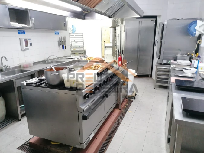 Loja para Venda em Santo António dos Cavaleiros e Frielas Foto 21