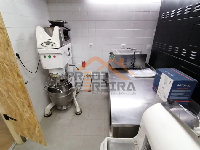 Loja para Venda em Santo António dos Cavaleiros e Frielas Foto 27