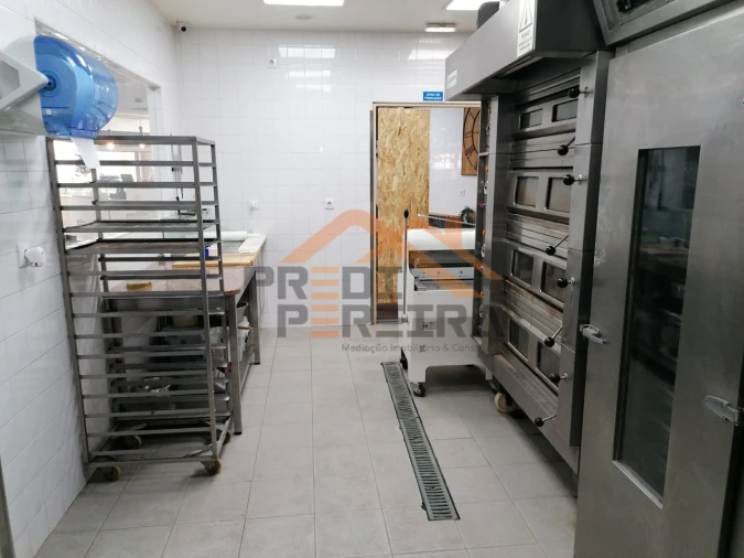 Loja para Venda em Santo António dos Cavaleiros e Frielas Foto 29