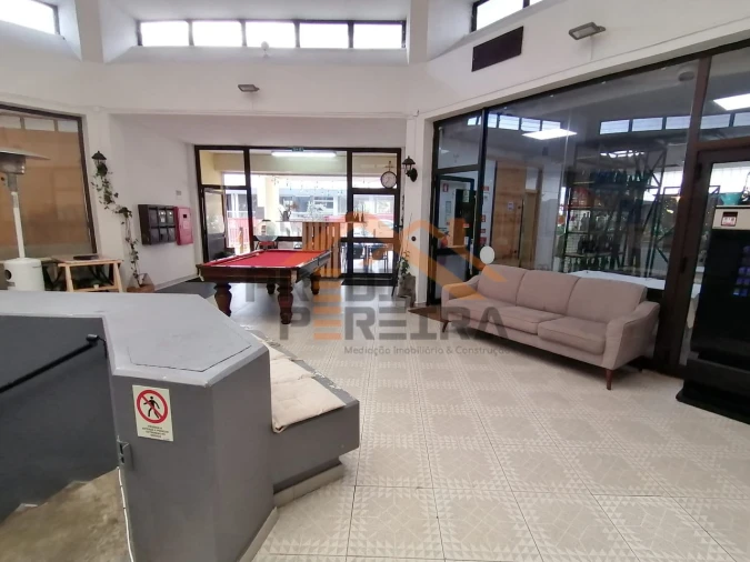 Loja para Venda em Santo António dos Cavaleiros e Frielas Foto 32