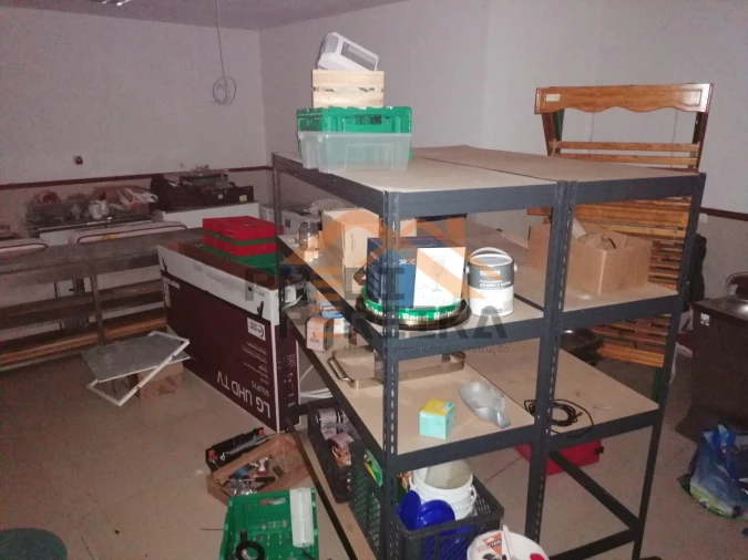Loja para Venda em Santo António dos Cavaleiros e Frielas Foto 40