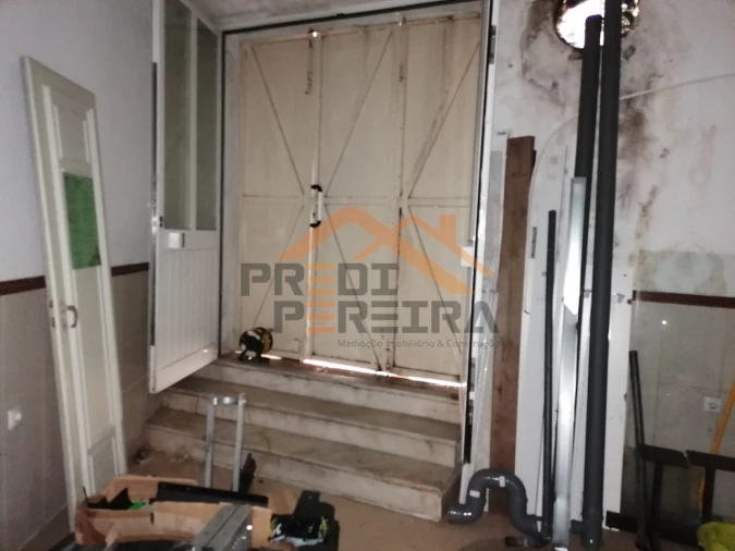 Loja para Venda em Santo António dos Cavaleiros e Frielas Foto 41