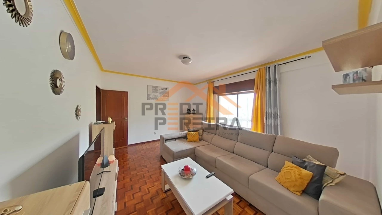 Apartamento T3 para Venda em Águas Livres Foto 1