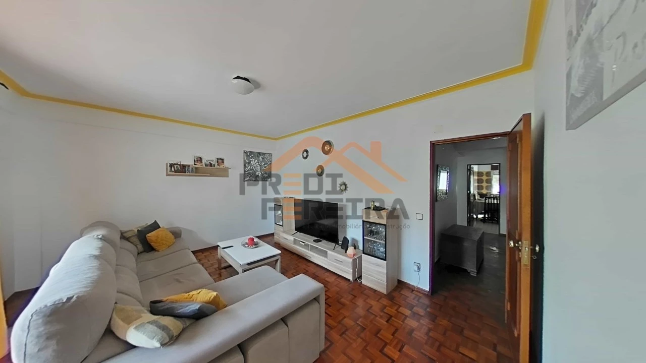 Apartamento T3 para Venda em Águas Livres Foto 2
