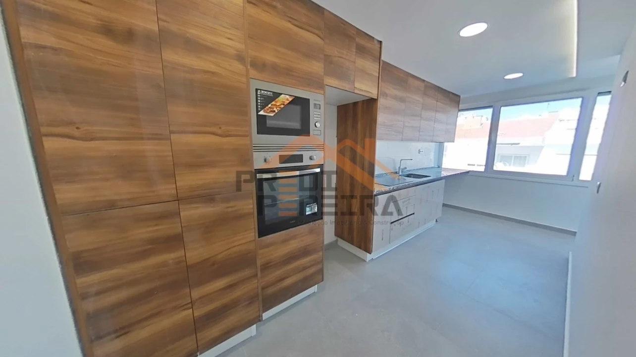 Apartamento T3 para Venda em Póvoa de Santo Adrião e Olival Basto Foto 3