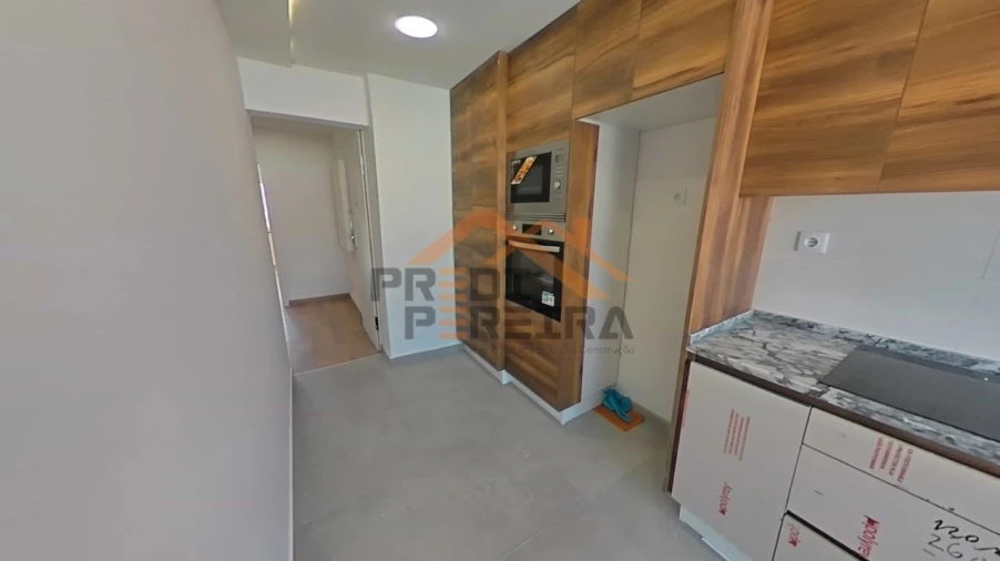 Apartamento T3 para Venda em Póvoa de Santo Adrião e Olival Basto Foto 4