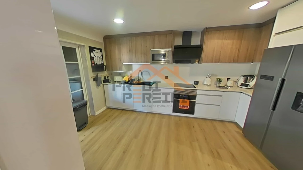 Moradia T3 para Venda em Pontinha e Famões Foto 13