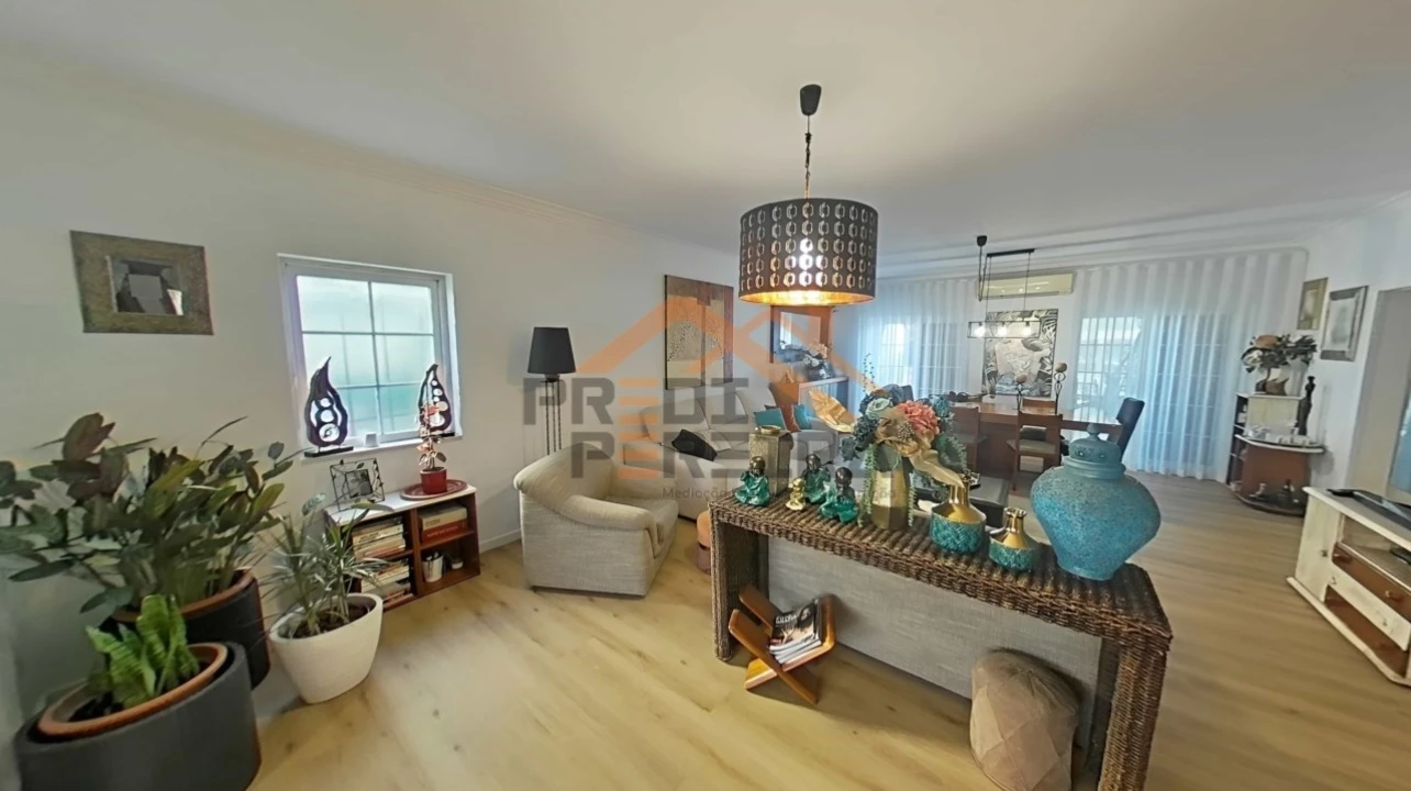 Moradia T3 para Venda em Pontinha e Famões Foto 2