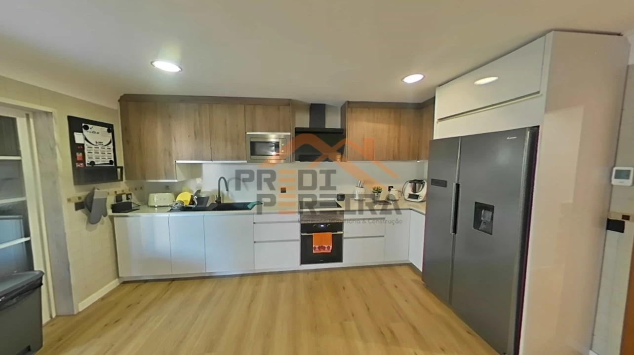 Moradia T3 para Venda em Pontinha e Famões Foto 12