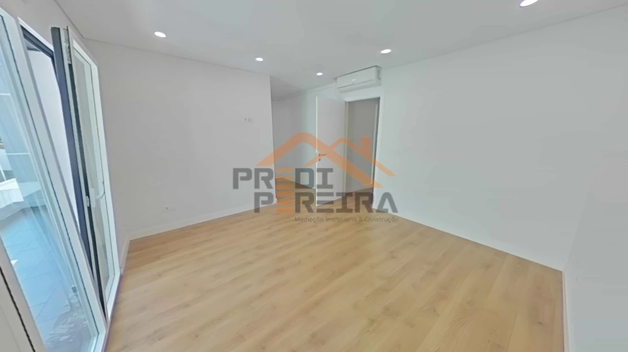 Moradia T4 para Venda em Ramada e Caneças Foto 16