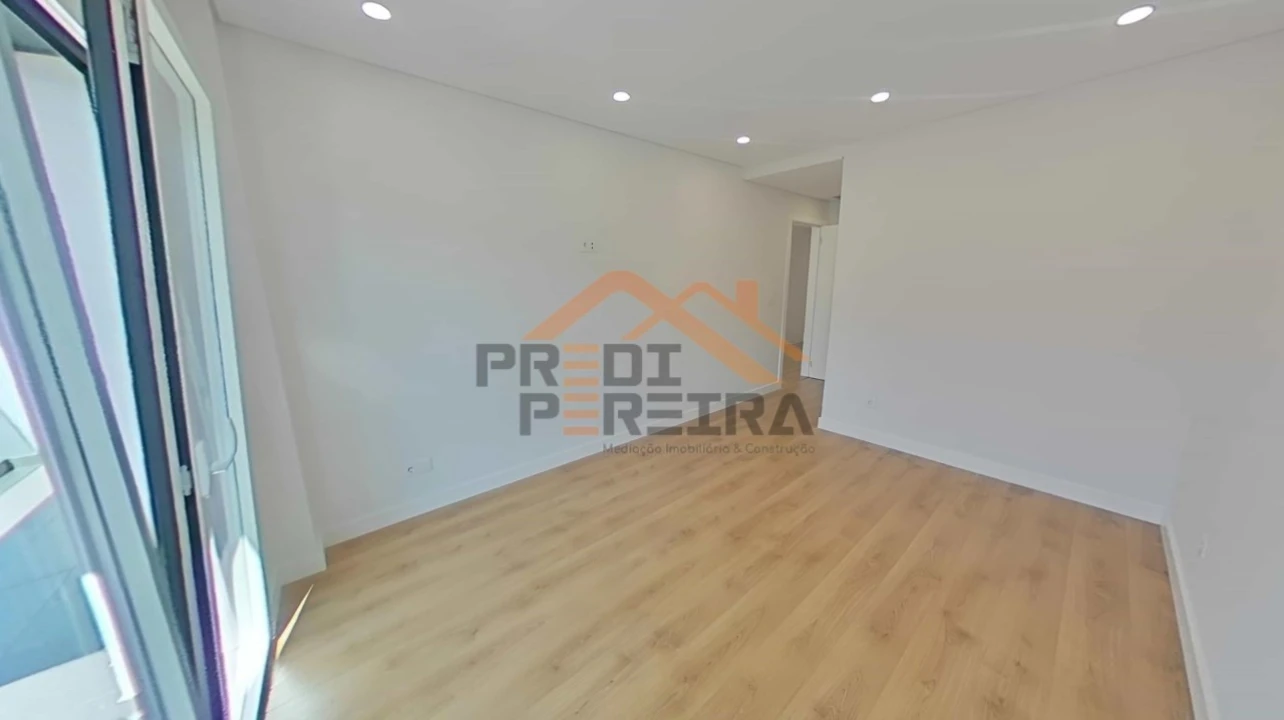 Moradia T4 para Venda em Ramada e Caneças Foto 14