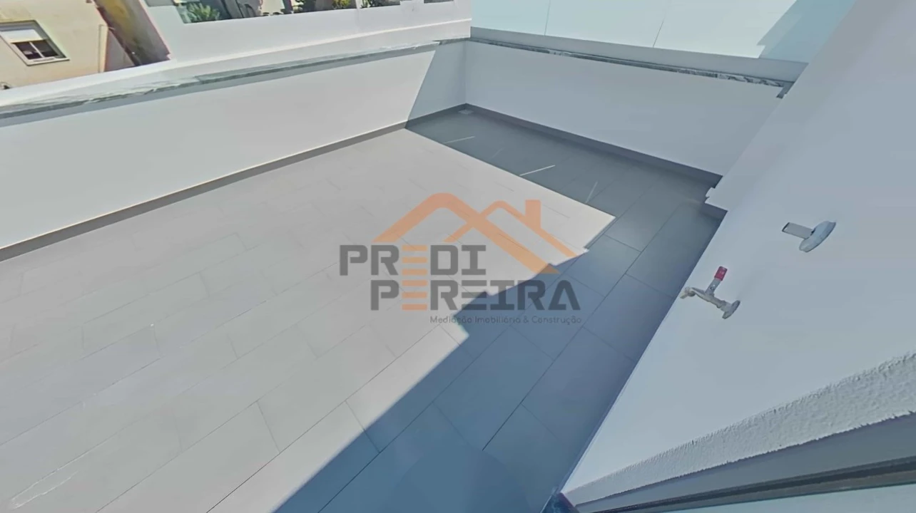 Moradia T4 para Venda em Ramada e Caneças Foto 35