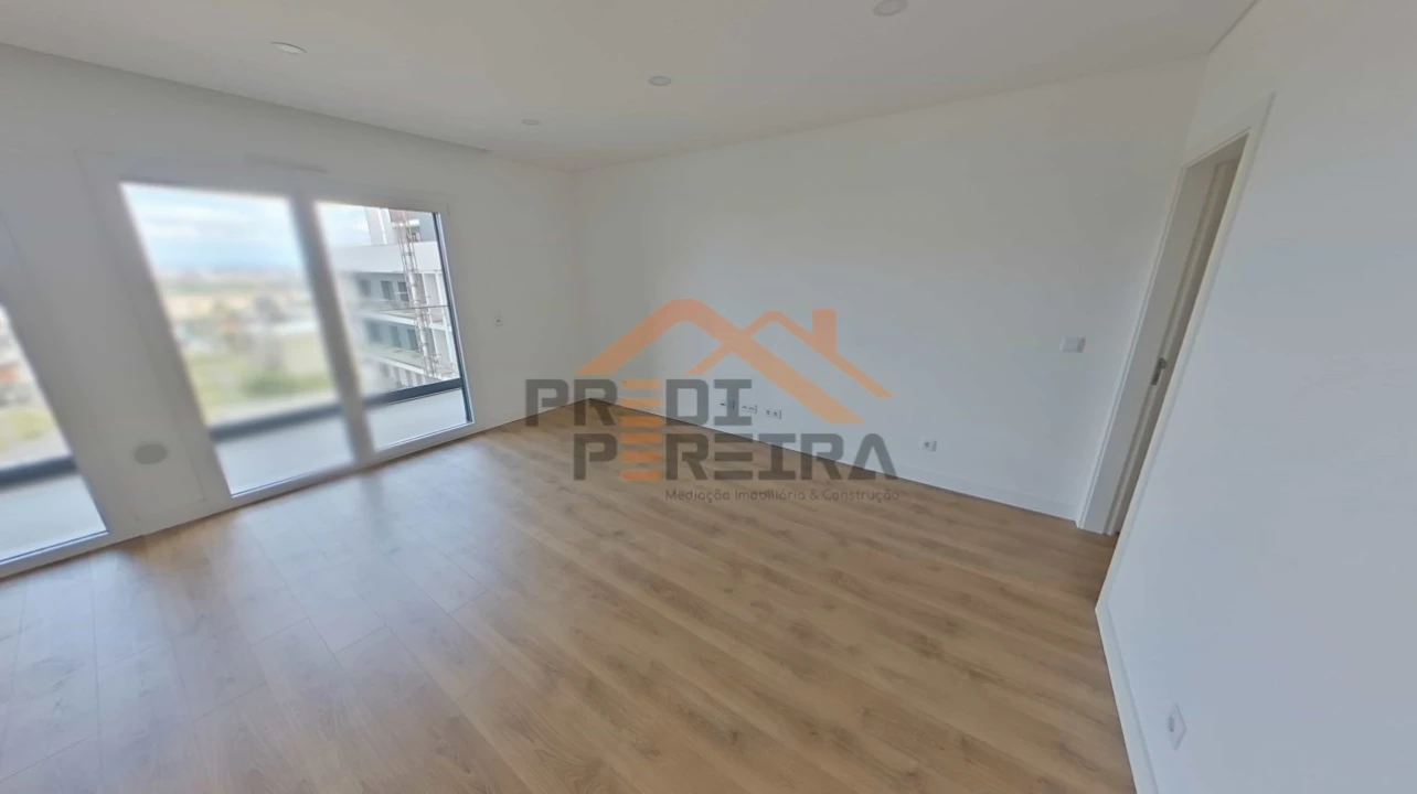 Apartamento T3 para Venda em Santo António dos Cavaleiros e Frielas Foto 3