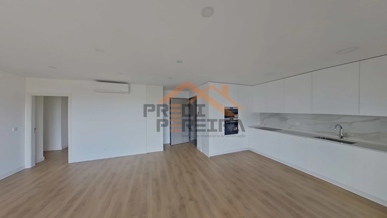 Apartamento T3 para Venda em Santo António dos Cavaleiros e Frielas Foto 4