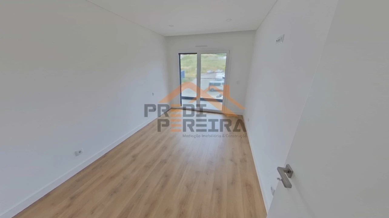 Apartamento T3 para Venda em Santo António dos Cavaleiros e Frielas Foto 10