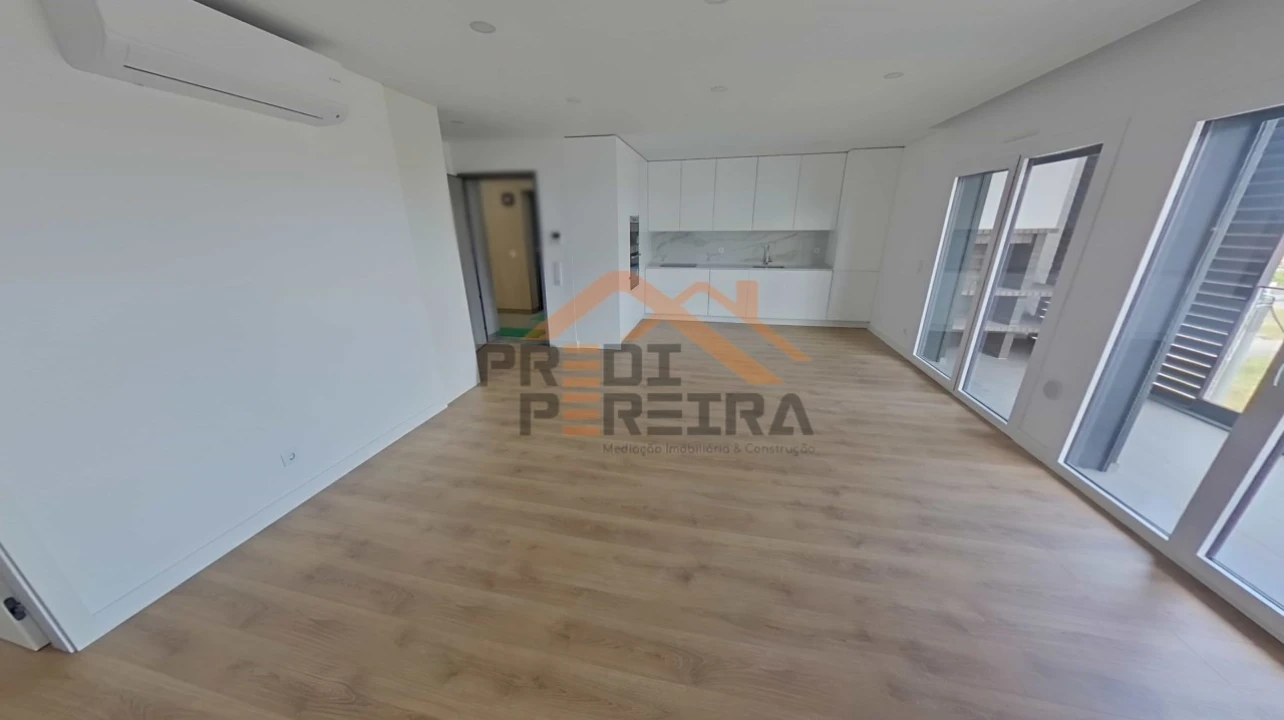 Apartamento T3 para Venda em Santo António dos Cavaleiros e Frielas Foto 13