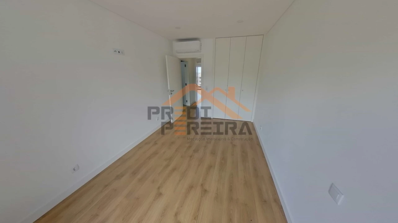 Apartamento T3 para Venda em Santo António dos Cavaleiros e Frielas Foto 15