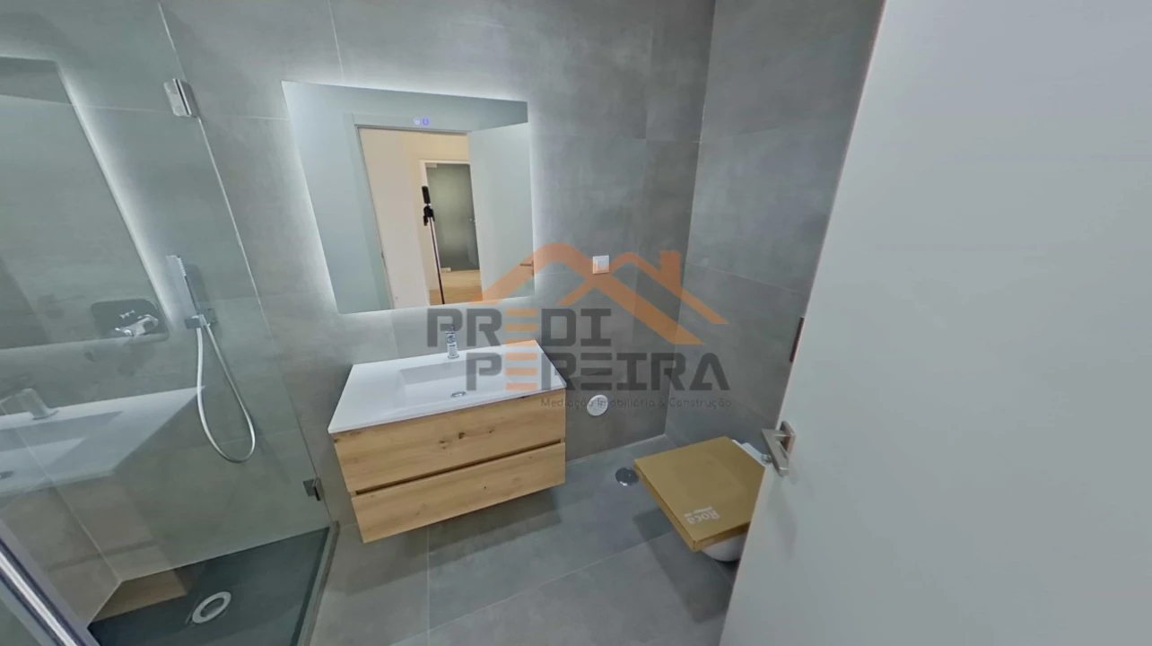 Apartamento T3 para Venda em Santo António dos Cavaleiros e Frielas Foto 17