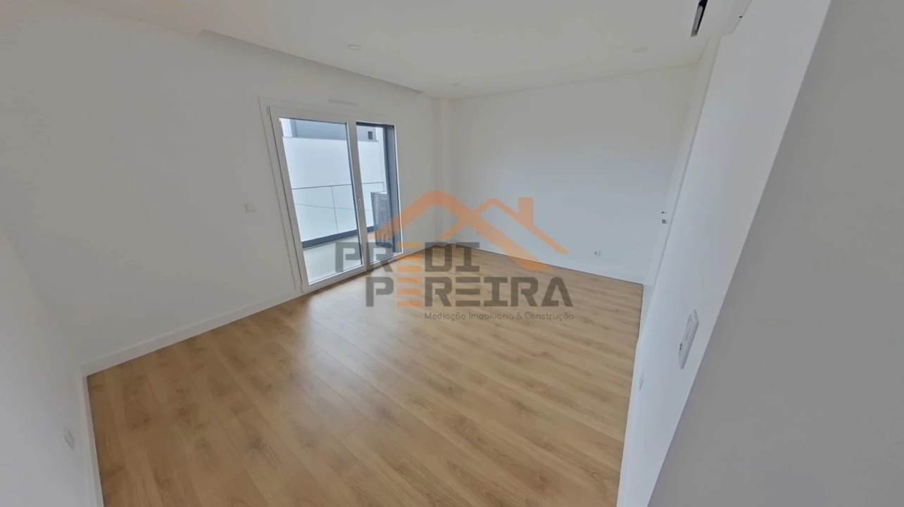 Apartamento T3 para Venda em Santo António dos Cavaleiros e Frielas Foto 19