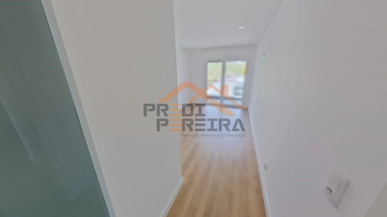 Apartamento T3 para Venda em Santo António dos Cavaleiros e Frielas Foto 23