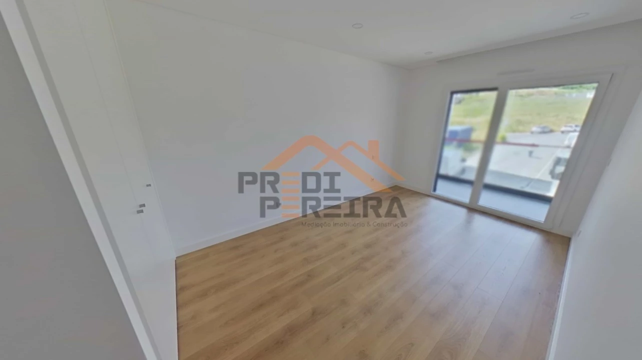 Apartamento T3 para Venda em Santo António dos Cavaleiros e Frielas Foto 26