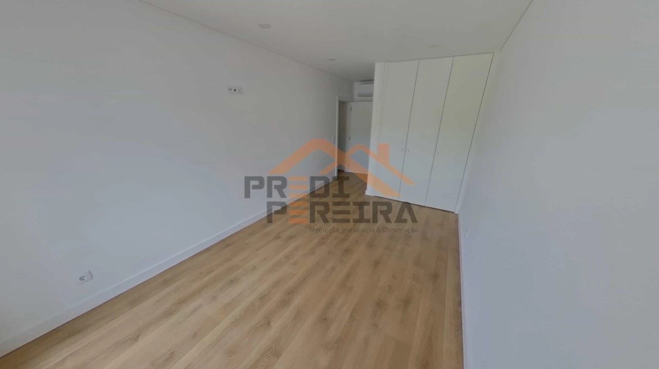 Apartamento T3 para Venda em Santo António dos Cavaleiros e Frielas Foto 27