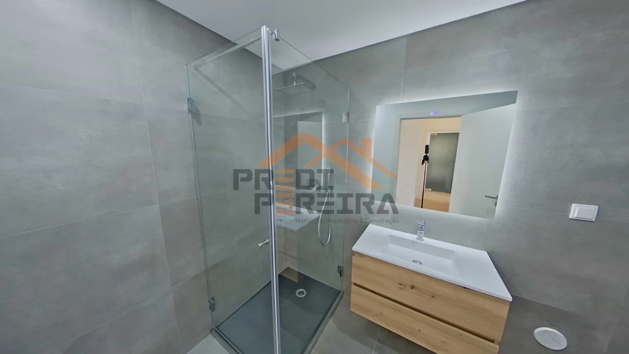 Apartamento T3 para Venda em Santo António dos Cavaleiros e Frielas Foto 29