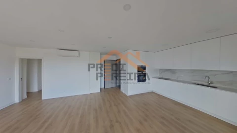 Apartamento T3 para Venda em Santo António dos Cavaleiros e Frielas