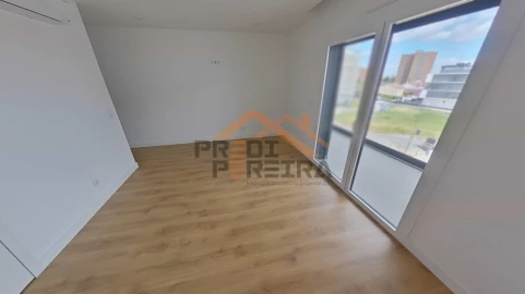 Apartamento T3 para Venda em Santo António dos Cavaleiros e Frielas