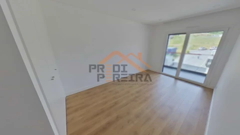 Apartamento T3 para Venda em Santo António dos Cavaleiros e Frielas