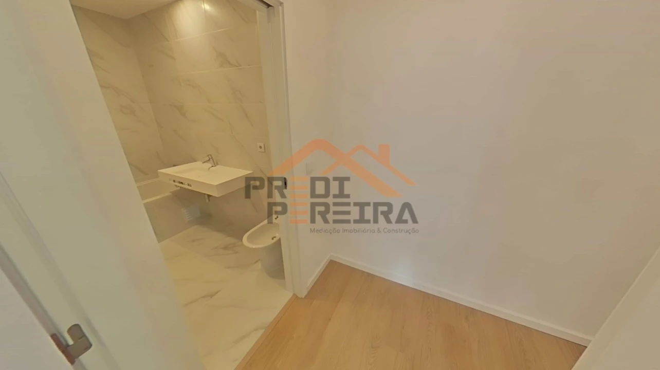 Apartamento T2 para Venda em Camarate, Unhos e Apelação Foto 6