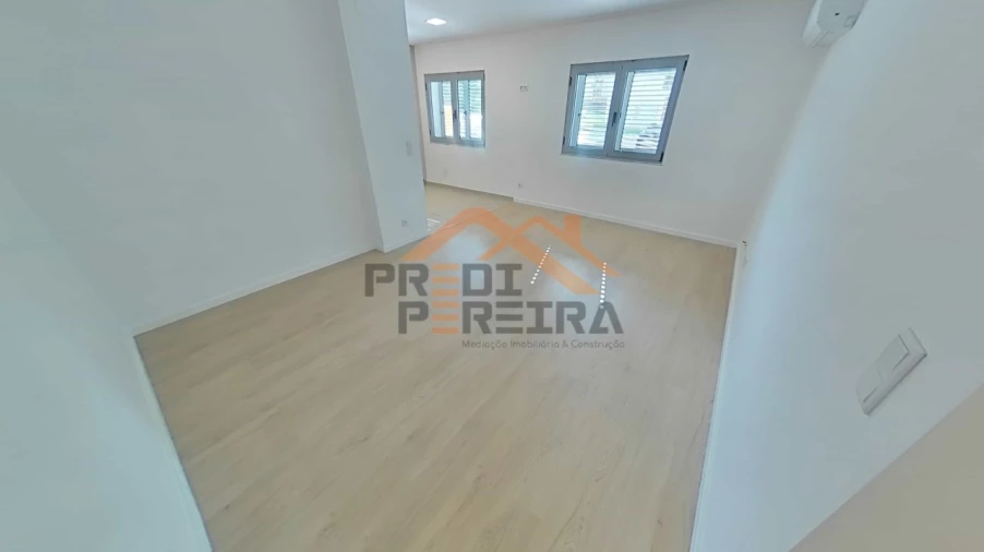 Apartamento T2 para Venda em Camarate, Unhos e Apelação Foto 20