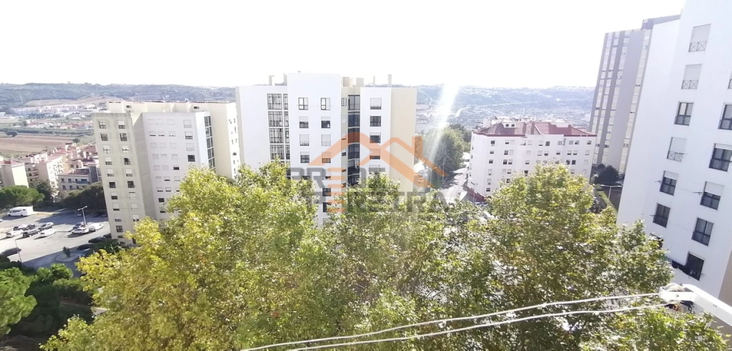 Apartamento T3 para Venda em Santo António dos Cavaleiros e Frielas Foto 3