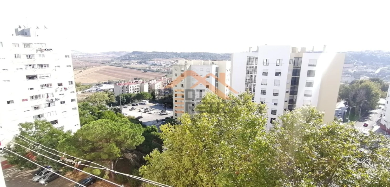 Apartamento T3 para Venda em Santo António dos Cavaleiros e Frielas Foto 5